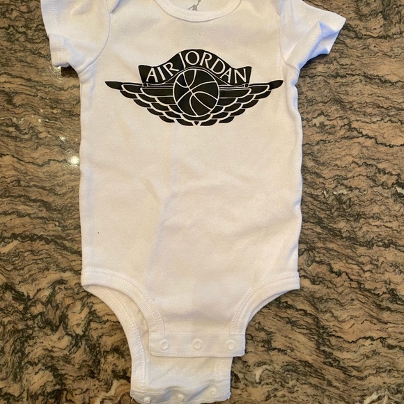 Jordan Classic Bodysuits - Picture 3 of 16
